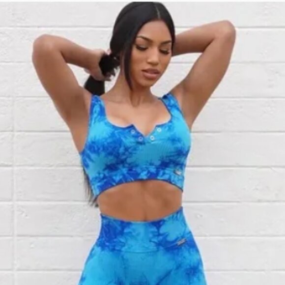 NWT Bombshell Sportswear Seamless Snap Bra Caribbean Blue Size Medium - Picture 1 of 9